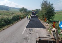 Șantier pe DJ 107R Făget – Ciurila: Frezări, plombări și curățarea rigolelor pe 13 kilometri de drum