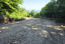 Se lucrează la drumul care leagă localitatea Bobâlna de Monumentul Răscoalei