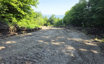 Se lucrează la drumul care leagă localitatea Bobâlna de Monumentul Răscoalei