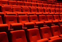 FITT 2026 la RIVUS Cluj-Napoca – teatru și poezie în gala de pre-deschidere din hala cu arcade