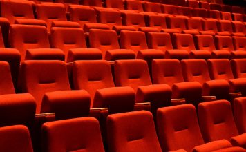 FITT 2026 la RIVUS Cluj-Napoca – teatru și poezie în gala de pre-deschidere din hala cu arcade