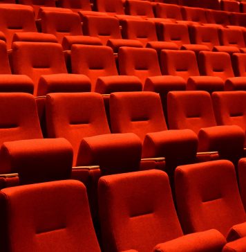 FITT 2026 la RIVUS Cluj-Napoca – teatru și poezie în gala de pre-deschidere din hala cu arcade