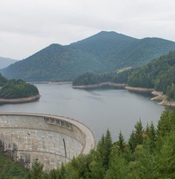 Lucrări de întreținere pe drumul județean care leagă Barajul Drăgan de județul Bihor